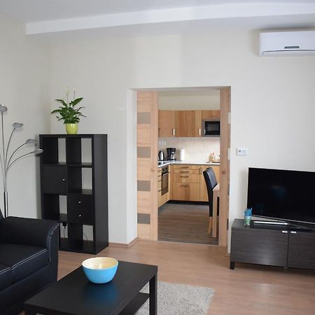 Nador Apartman Διαμέρισμα Γκιόρ Εξωτερικό φωτογραφία